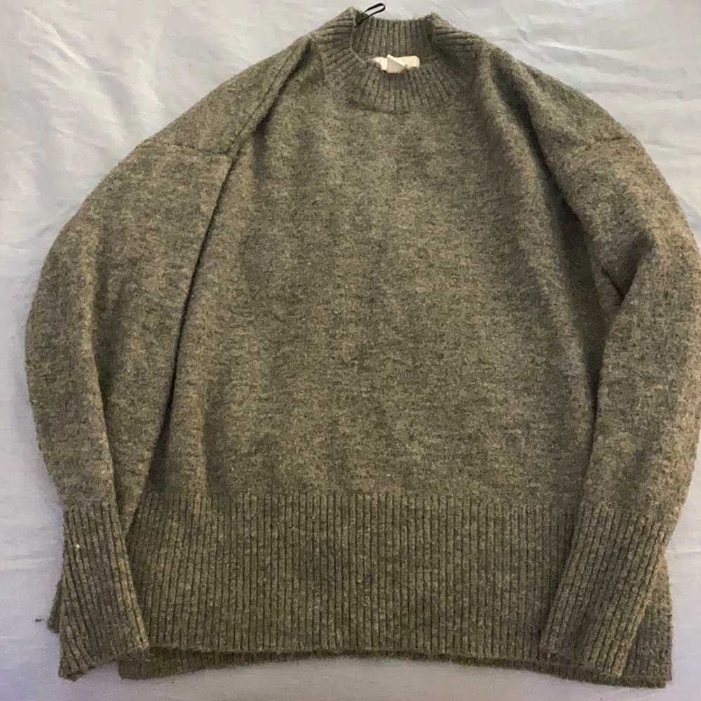 H&M grey sweater